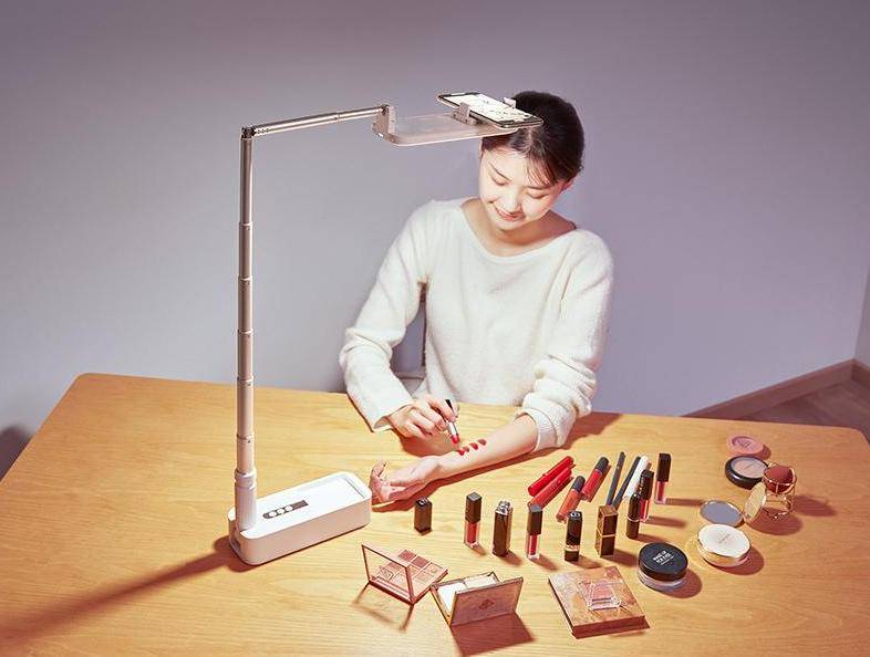 Wireless lighting system for live video